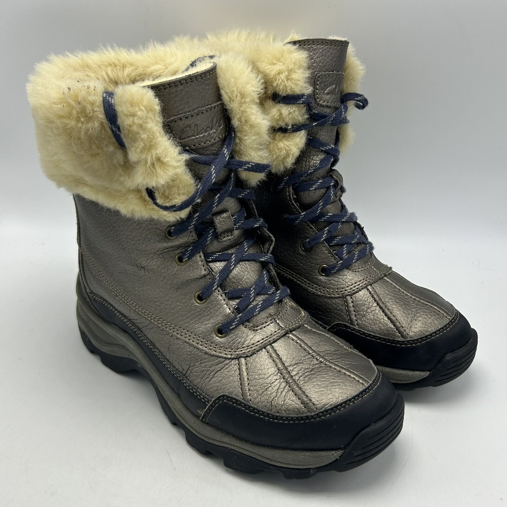 Clarks Boots Womans 7 Snow Faux Fur Cuffed Leather Pewter Lace Up Cozy Warm Read